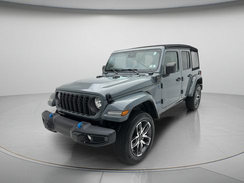 Used 2024 Jeep Wrangler Unlimited w/ Convenience Group AWD/4WD image 6
