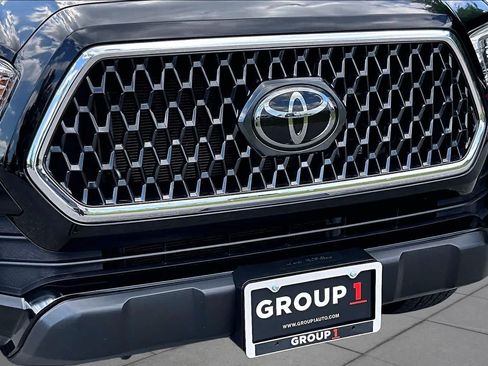 Used 2018 Toyota Tacoma TRD Off-Road w/ Technology Package AWD/4WD image 29