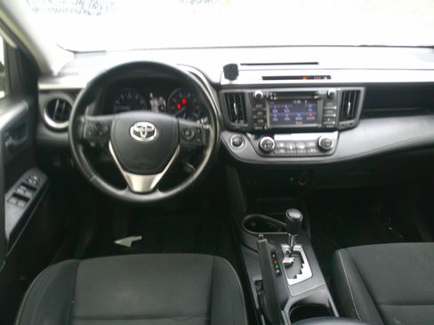 Used 2018 Toyota RAV4 XLE image 32