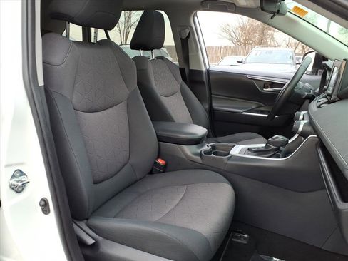 Used 2019 Toyota RAV4 XLE image 8