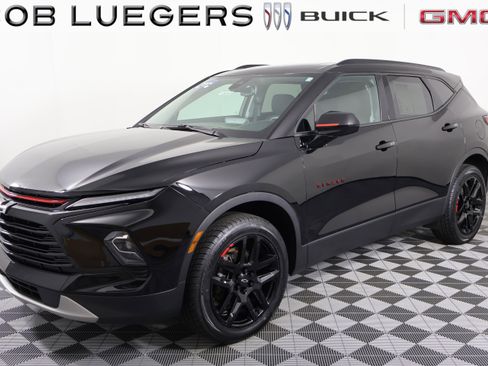 Certified 2024 Chevrolet Blazer LT w/ Redline Edition FWD image 3