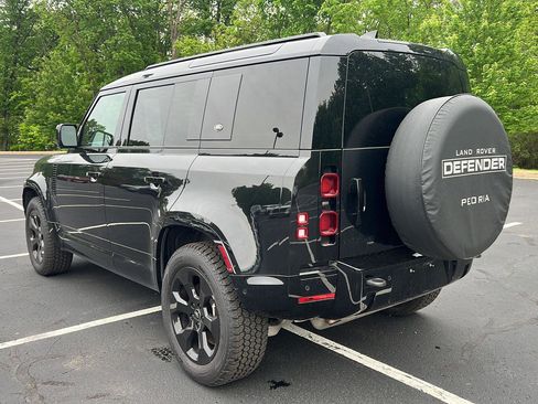 Certified 2023 Land Rover Defender 110 X-Dynamic SE AWD/4WD image 3