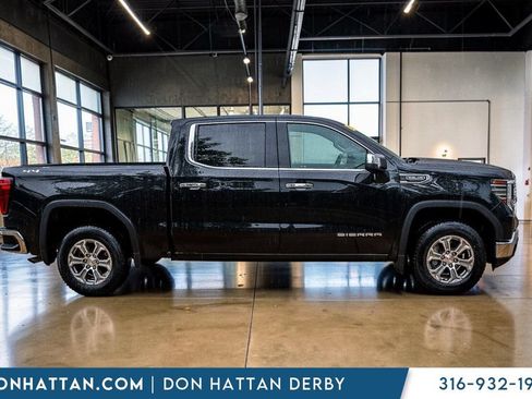 Used 2025 GMC Sierra 1500 SLT AWD/4WD image 29