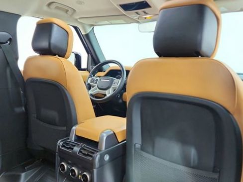 Used 2024 Land Rover Defender 110 SE image 29