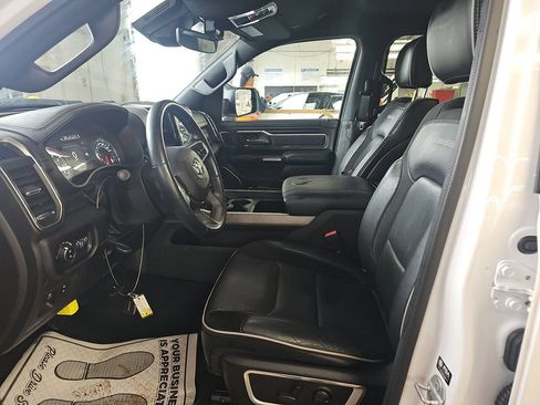 Used 2023 RAM 1500 Laramie AWD/4WD image 3