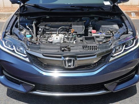Used 2017 Honda Accord EX image 7