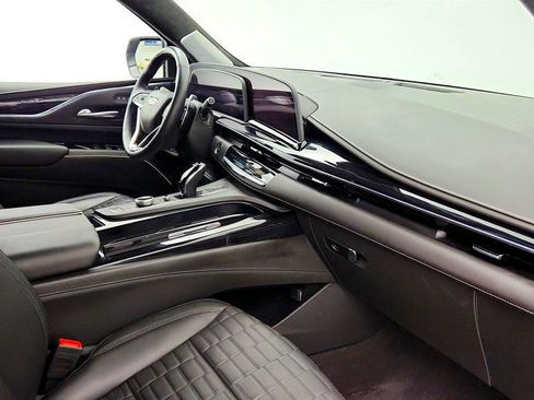 Used 2024 Cadillac Escalade ESV V w/ LPO, ONYX Package AWD/4WD image 30