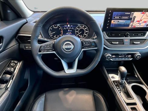 Used 2025 Nissan Altima 2.5 SL FWD image 5