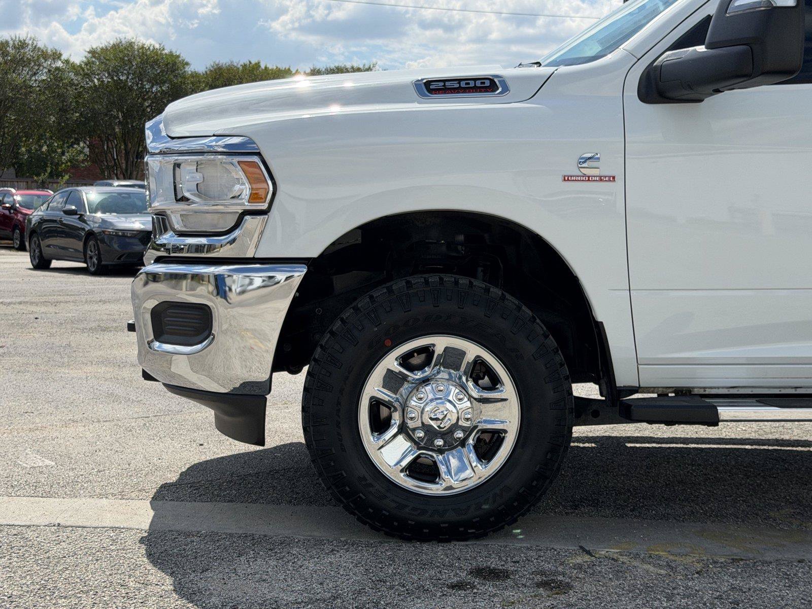 Used 2024 RAM 2500 Tradesman w/ Chrome Appearance Group AWD/4WD image 9