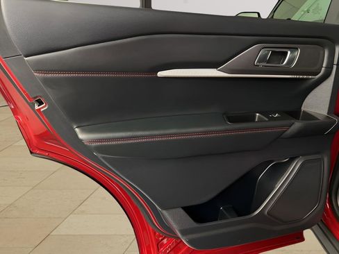 Used 2025 Ford Explorer ST-Line image 31