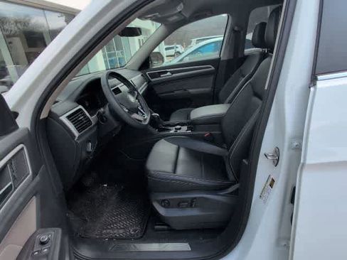 Used 2023 Volkswagen Atlas SE w/ Black Wheel Package image 12