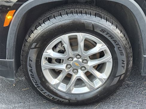 Used 2022 Chevrolet Traverse LS image 12