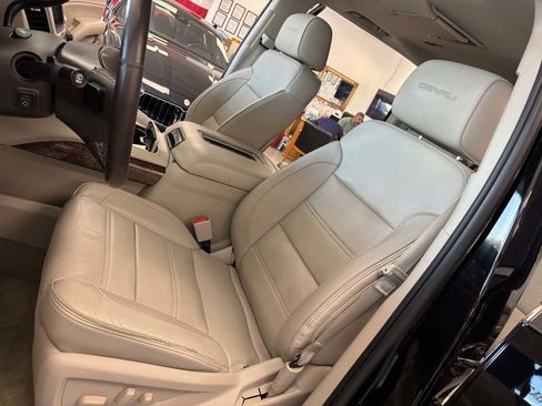 Used 2015 GMC Yukon XL Denali w/ Premium Package AWD/4WD image 22