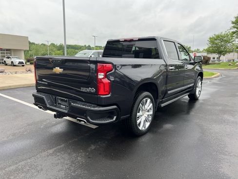 Used 2024 Chevrolet Silverado 1500 High Country w/ High Country Premium Package AWD/4WD image 3