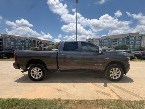 Used 2025 RAM 2500 Laramie AWD/4WD image 9