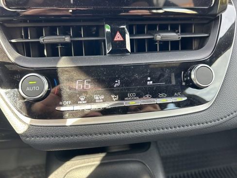 Used 2025 Toyota Corolla SE image 13