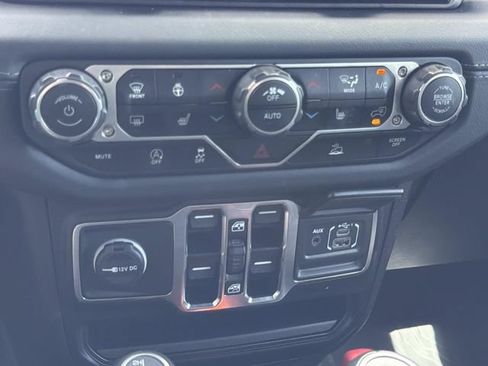 Used 2024 Jeep Wrangler Unlimited Sahara w/ Technology Group AWD/4WD image 35