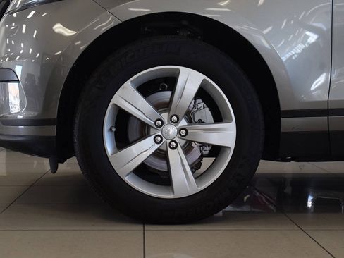 Used 2018 Land Rover Range Rover Velar S AWD/4WD image 25