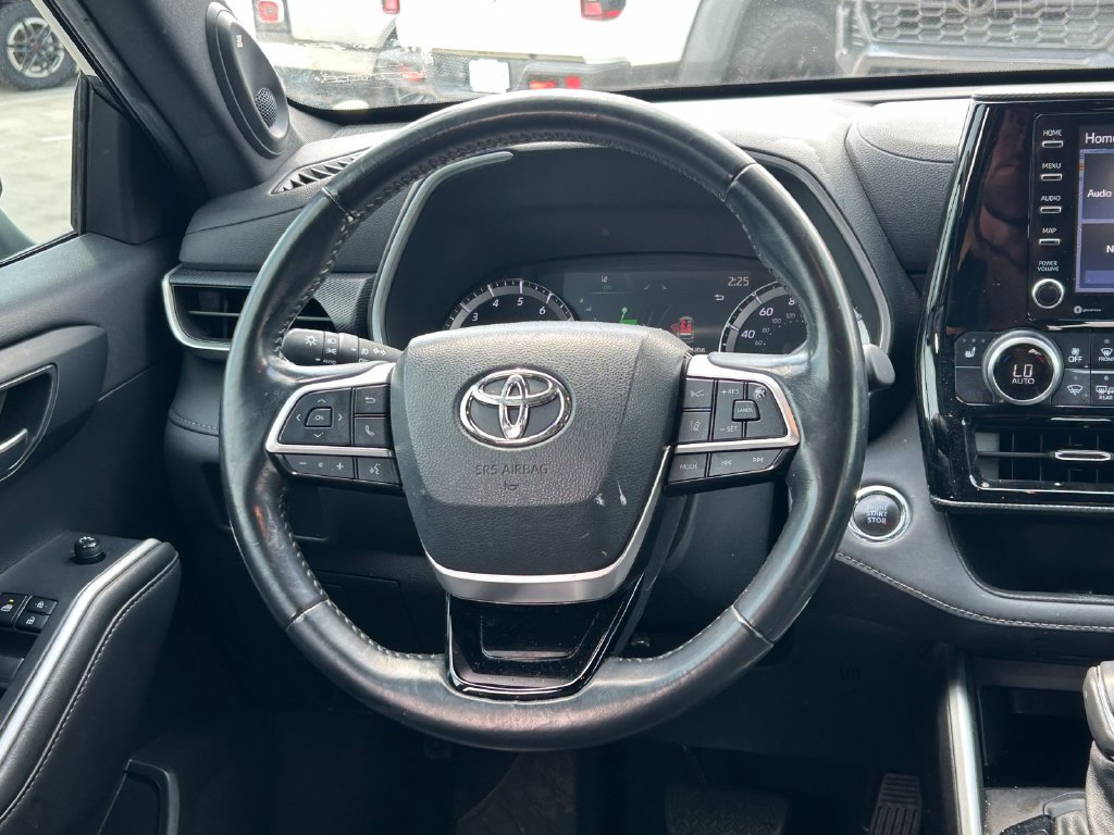 Used 2022 Toyota Highlander XSE FWD image 41