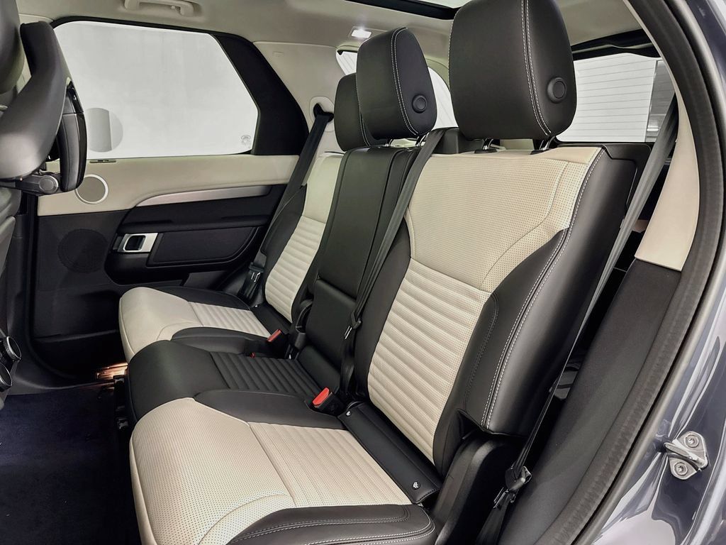 New 2026 Land Rover Discovery Limited Edition AWD/4WD image 25