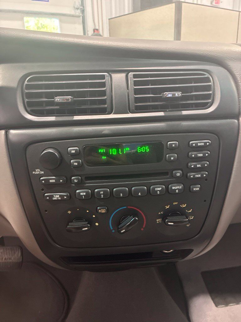 Used 2002 Ford Taurus SE FWD image 15