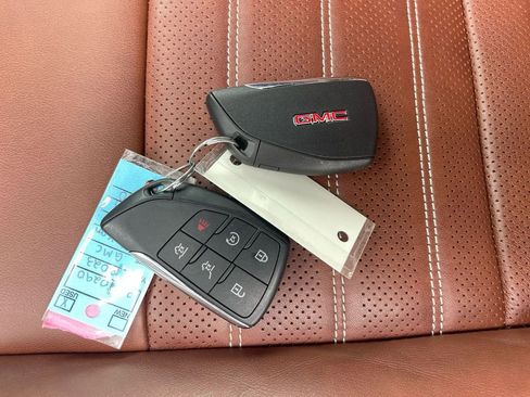 Used 2023 GMC Yukon XL Denali Ultimate image 40