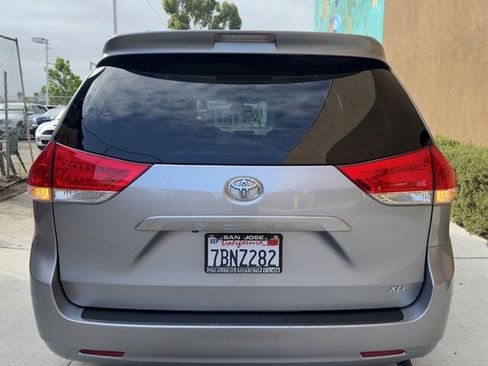 Used 2013 Toyota Sienna XLE image 5