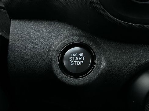 Used 2025 Hyundai Venue SEL image 28