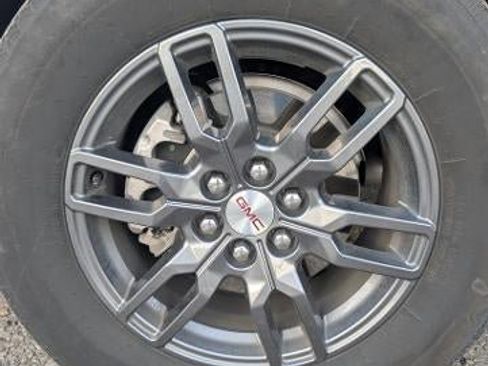 Used 2025 GMC Acadia Elevation image 7