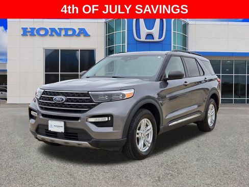 Used 2022 Ford Explorer XLT w/ Equipment Group 202A AWD/4WD image 7