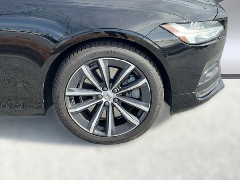 Used 2021 Volvo S90 T6 Momentum image 12