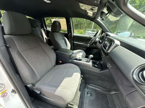 Used 2018 Toyota Tacoma TRD Off-Road AWD/4WD image 22