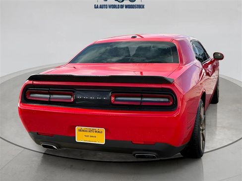 Used 2015 Dodge Challenger SXT image 5