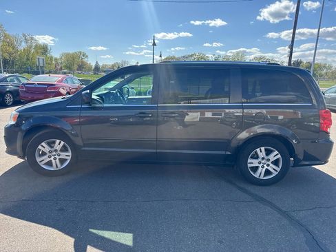 Used 2011 Dodge Grand Caravan Crew w/ Entertainment Group 1 FWD image 8