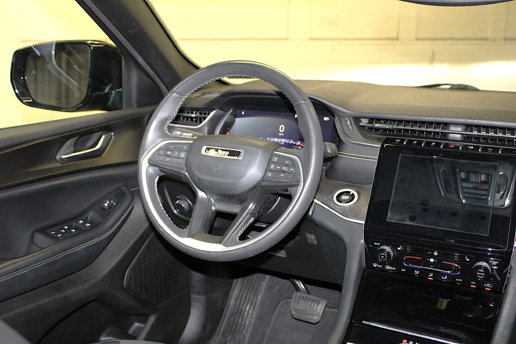 Certified 2023 Jeep Grand Cherokee Altitude AWD/4WD image 13