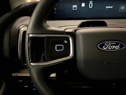Certified 2025 Ford Expedition Active AWD/4WD image 17
