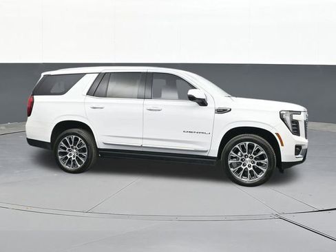 Used 2025 GMC Yukon Denali w/ Sun & Power Step Package image 18