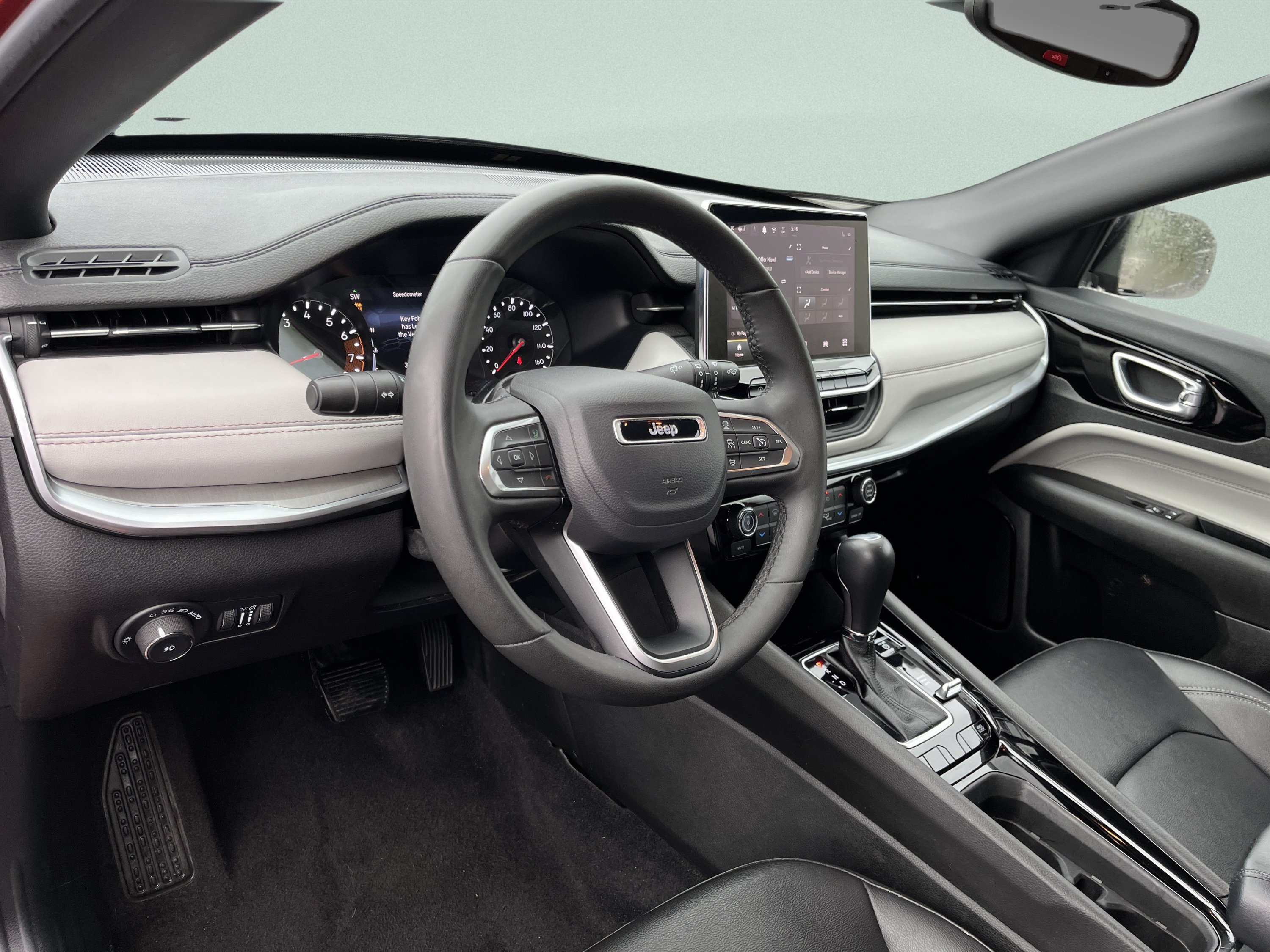 Used 2025 Jeep Compass Limited AWD/4WD image 16