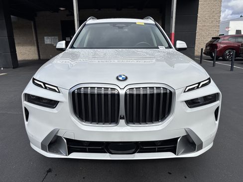 Used 2026 BMW X7 xDrive40i AWD/4WD image 3