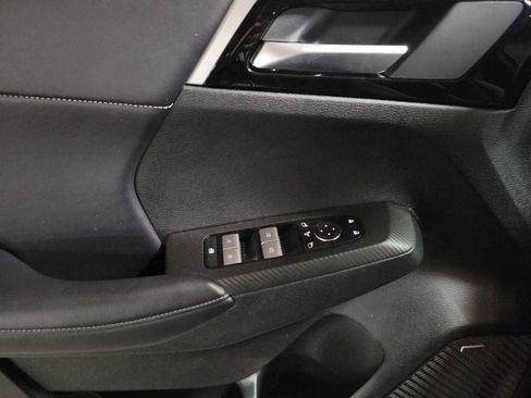 Used 2025 Mitsubishi Outlander SE image 23