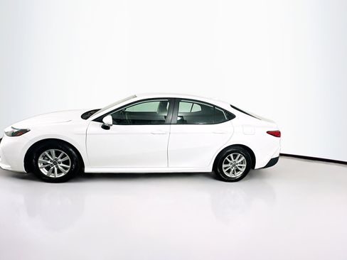 Used 2025 Toyota Camry LE image 4