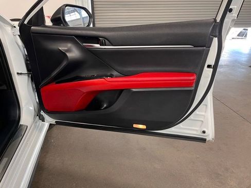 Used 2019 Toyota Camry XSE image 12