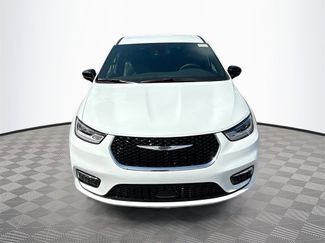 New 2026 Chrysler Pacifica Select video 2