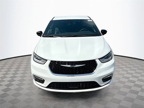 New 2026 Chrysler Pacifica Select image 2