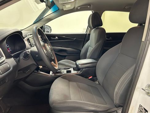 Used 2017 Kia Sorento AWD image 10