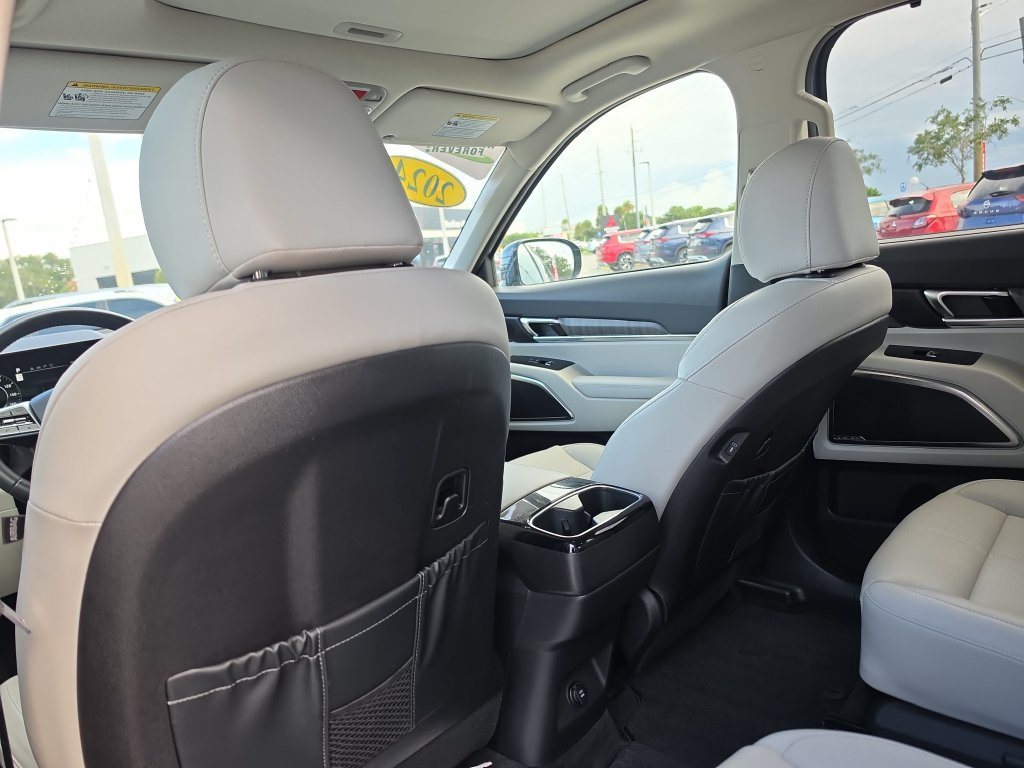 Used 2024 Kia Telluride SX w/ Towing Package FWD image 14