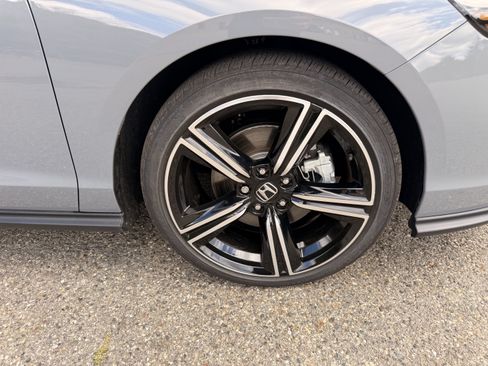 Used 2025 Honda Accord Sport image 12