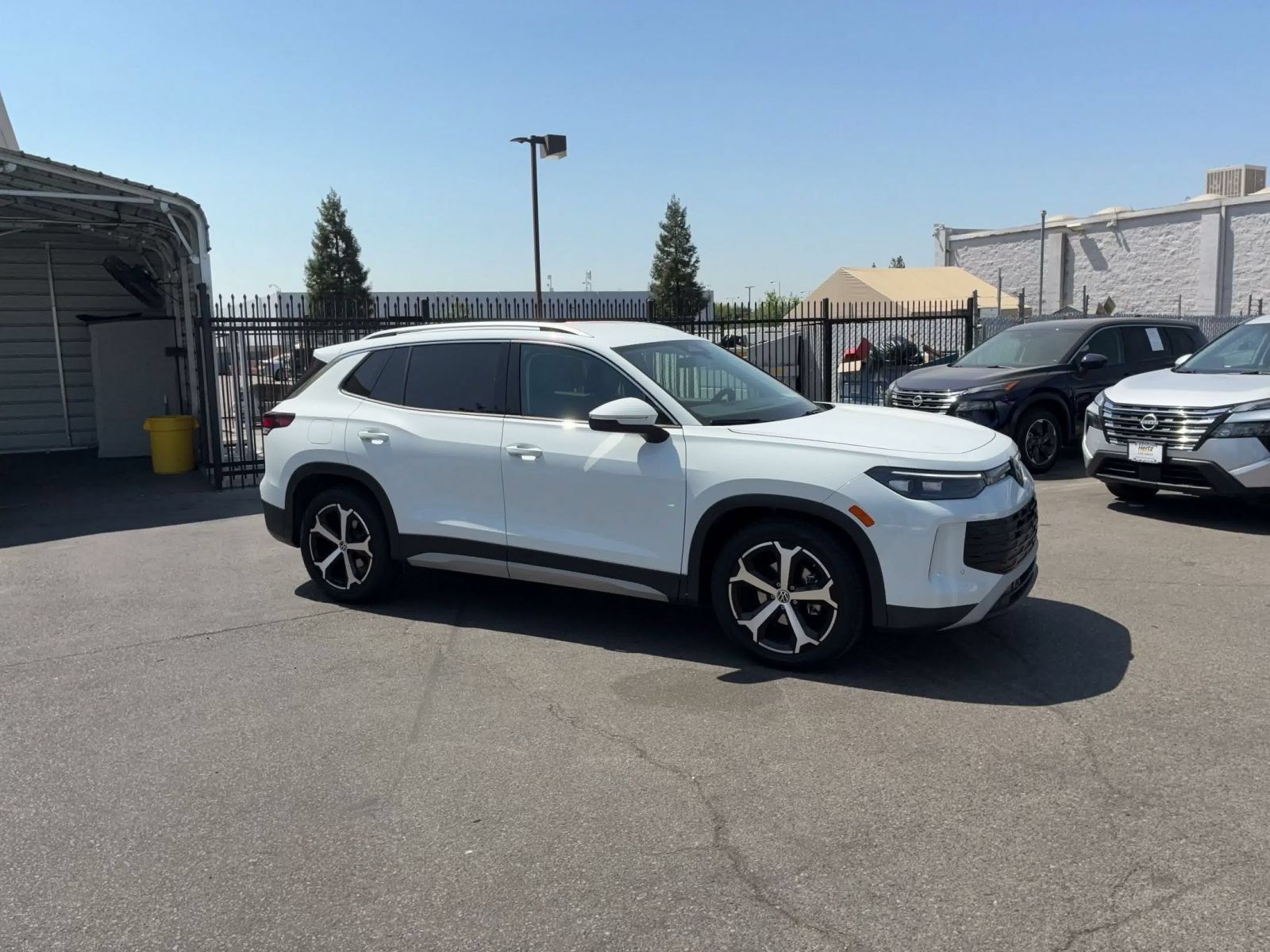Used 2026 Volkswagen Tiguan SE FWD image 2