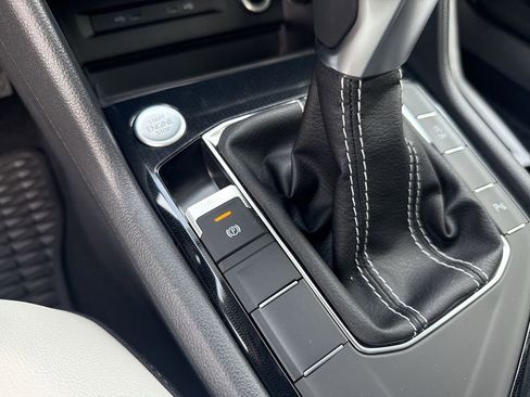 New 2025 Volkswagen Taos SE image 32