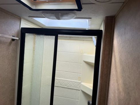 Used 2014 Chevrolet Express 4500 w/ RV Package RWD image 27